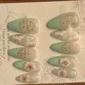 "Garden Whisper" Press-On Nail Set‎ – Pastel Florals, Gold Leaf & Soft Neutrals